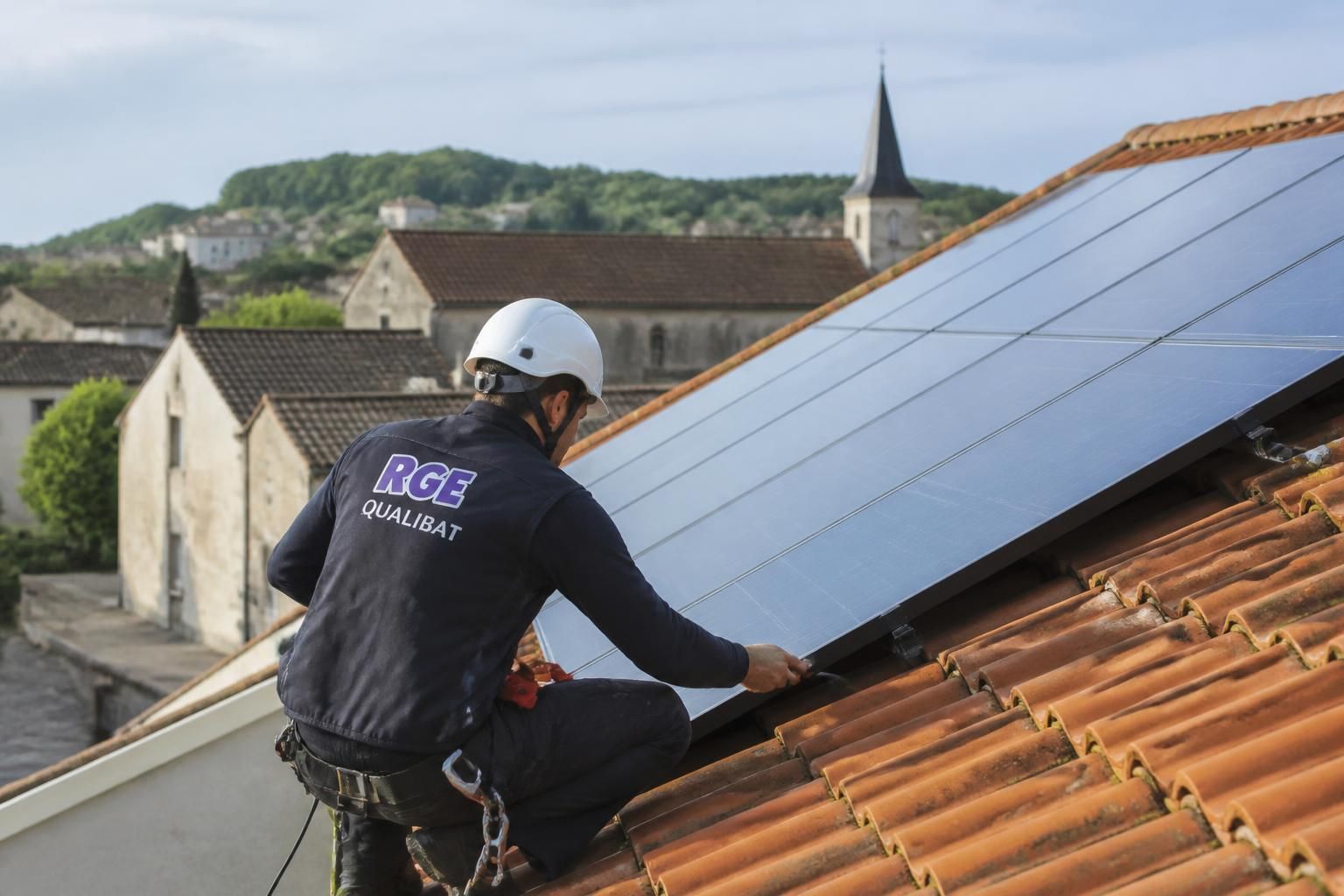 découvrez les conditions d’aide les plus courantes pour l'installation de panneaux solaires et les critères essentiels pour en bénéficier facilement.
